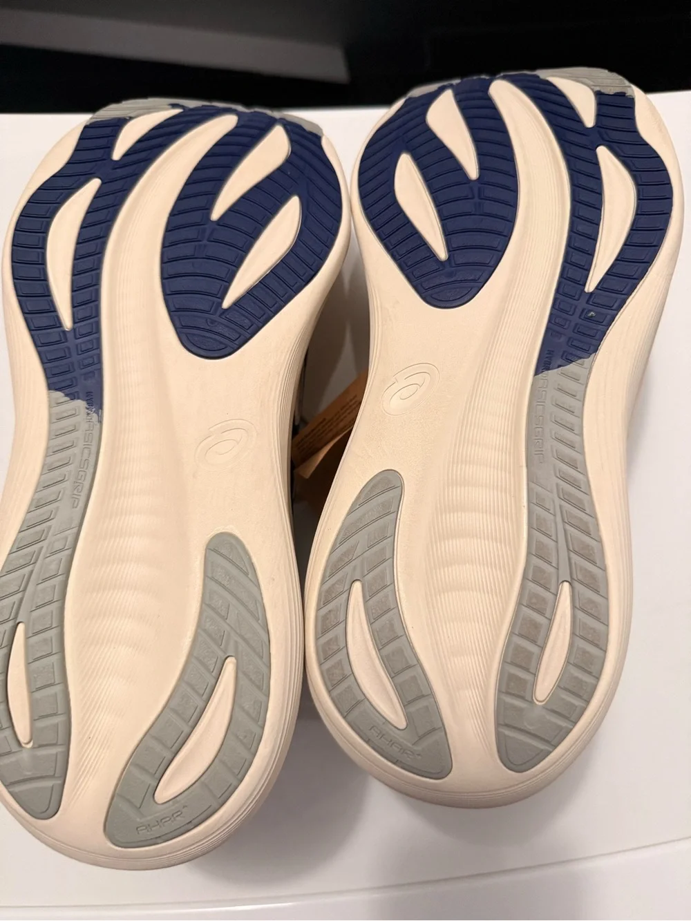 Asics Gel Nimbus 27 Men's Running Shoes in Cream with Navy Stripes